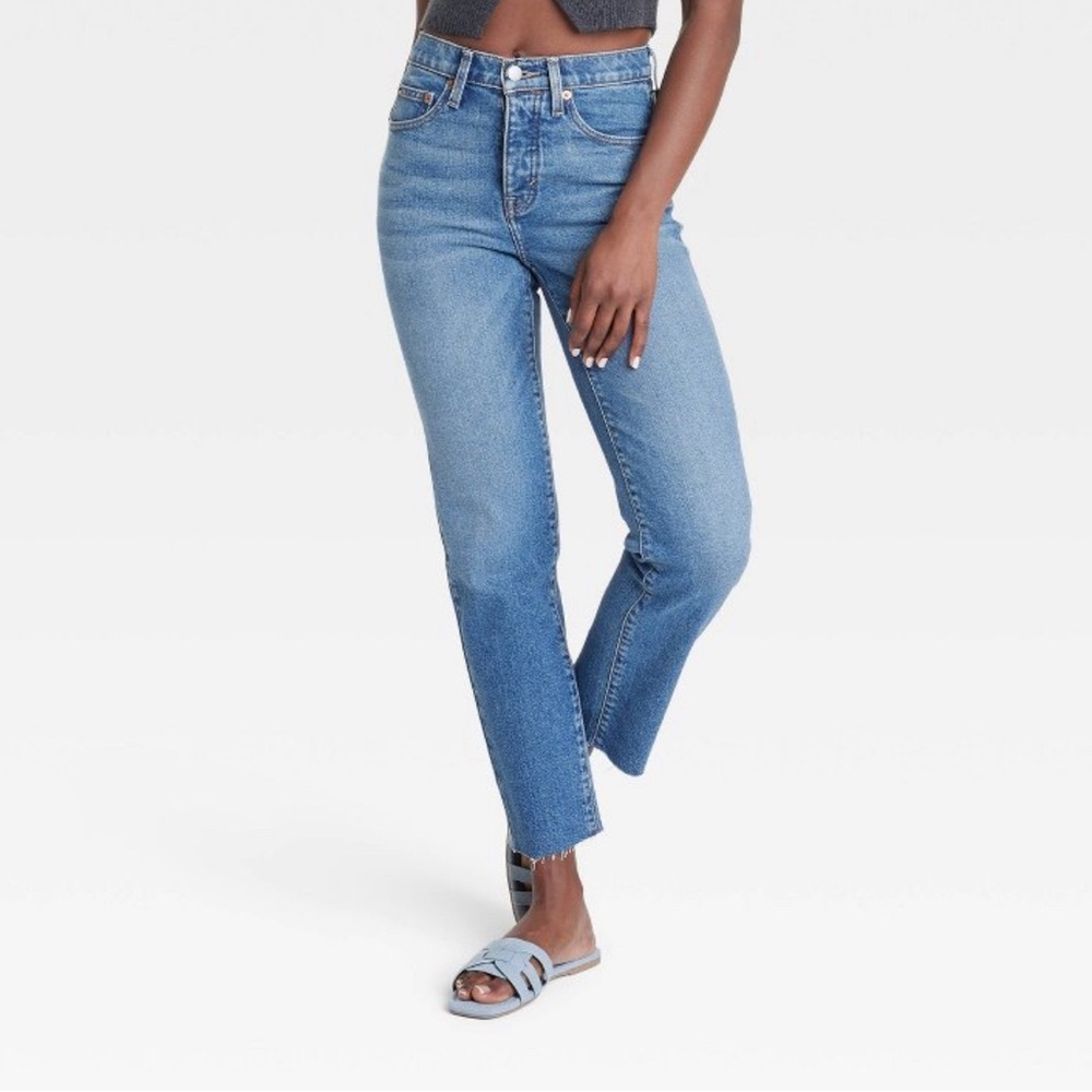 Universal Thread Women's Mid-Rise 80's Slim Fit Jeans Raw Hem